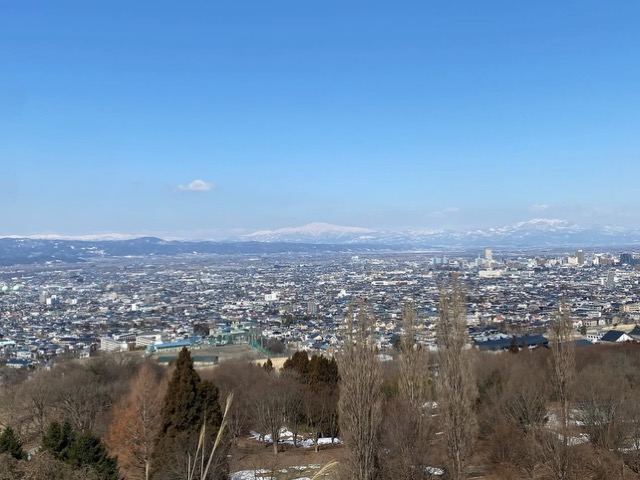 眼下に広がる山形市の風景_3月