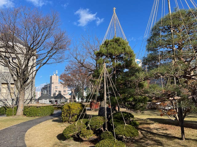 雪囲い～文翔館